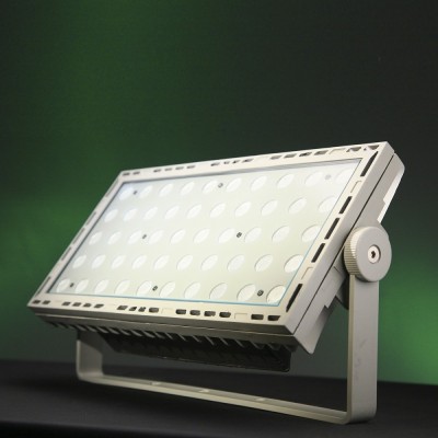 PROYECTOR LED DE USO EXTERIOR 50W