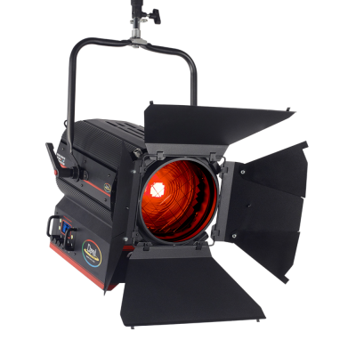 STUDIO FRESNEL 400W PRO RGBWW    2500K°-10000K°